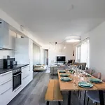 Huoneisto Koda Family Penthouse, Free & Fast Wi-fi *